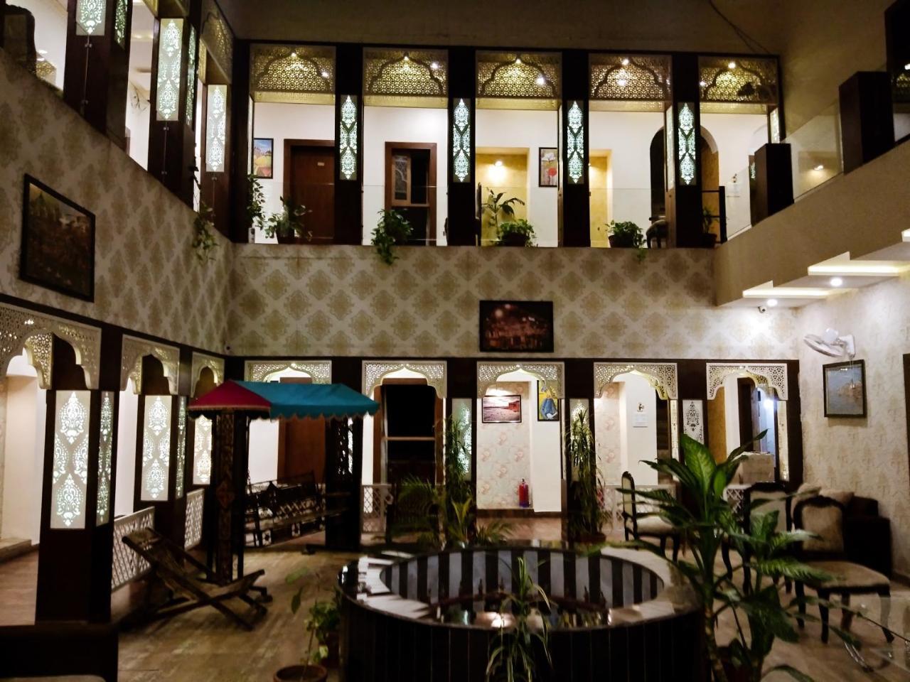 Dwivedi Hotels Sri Omkar Palace Varanasi Exterior photo